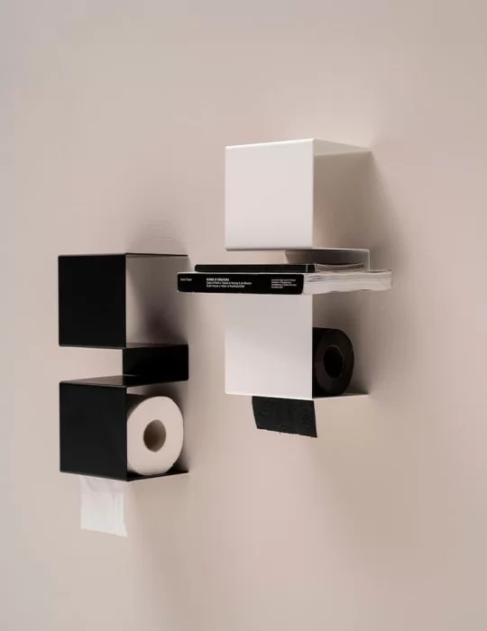 Porte-rouleaux en inox laqué noir mat Inteam, de Ex.t Design.