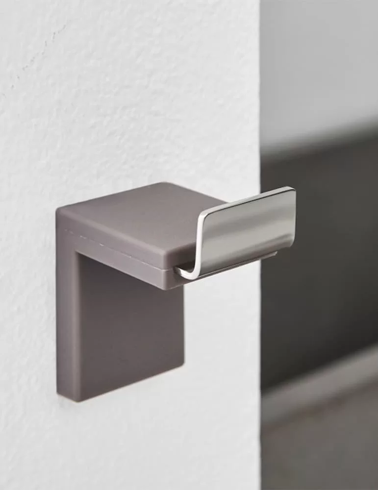 Patère en gel polyuréthane et aluminium anodisé, Inlinea Appendino