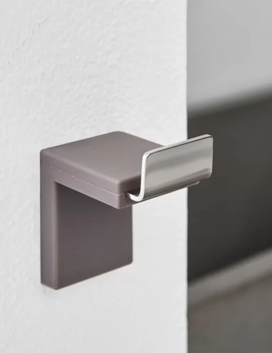 Patère en gel polyuréthane et aluminium anodisé, Inlinea Appendino