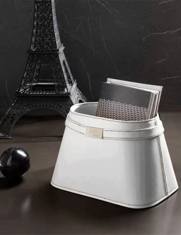 Porte-magazines en cuir Clotidie, de Limac Design 2