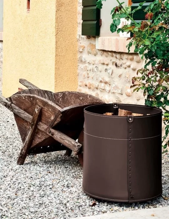 Porte-bois en cuir Giro de Limac Design