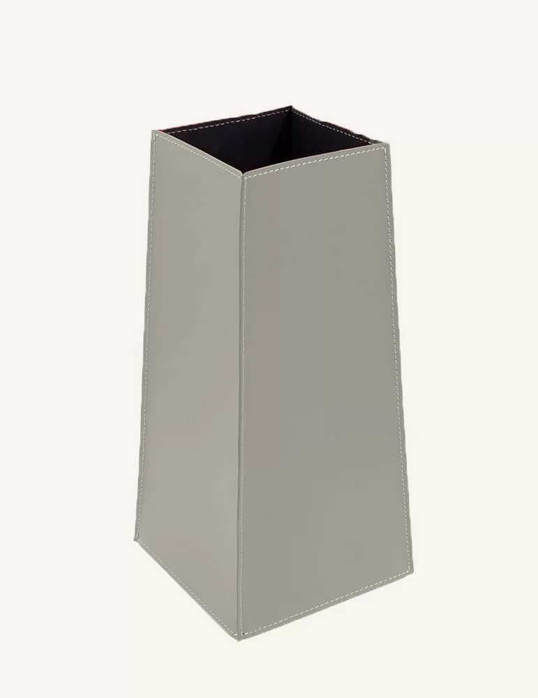 Porte-outils cheminée en cuir Botin de Limac Design