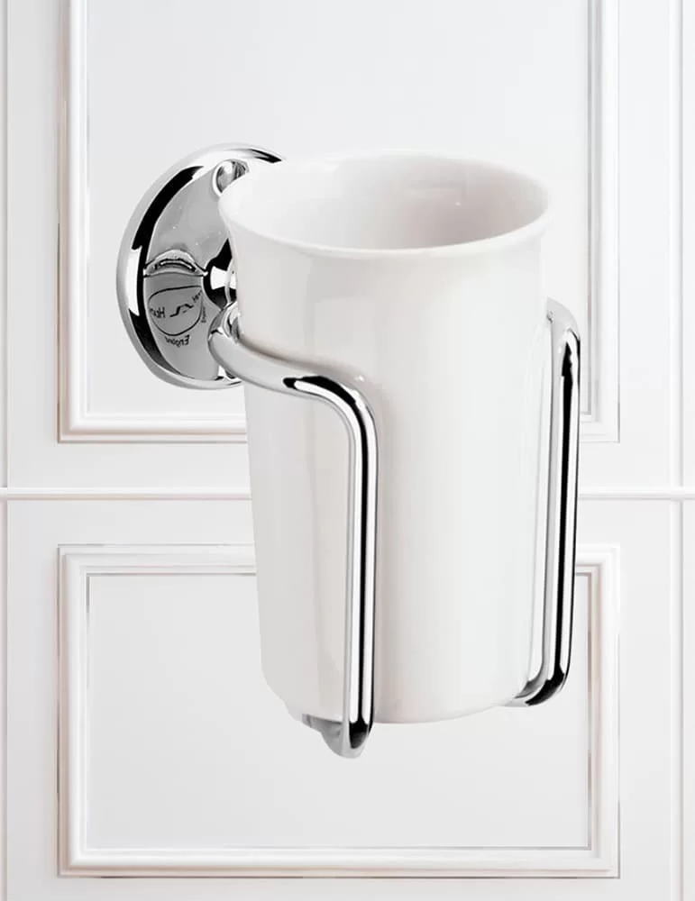 Porte-gobelet mural St. James, de Gentry Home. Porte-gobelet mural St. James, de Gentry Home.