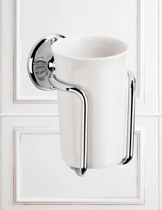 Porte-gobelet mural St. James, de Gentry Home. Porte-gobelet mural St. James, de Gentry Home.