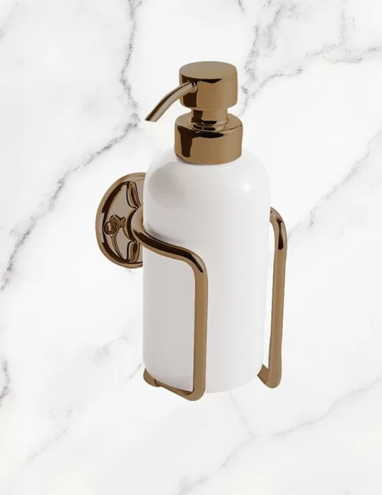 Distributeur savon mural St. James, de Gentry Home.