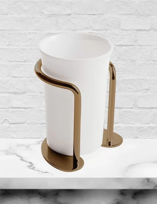 Gobelet à poser en céramique St. James, de Gentry Home.