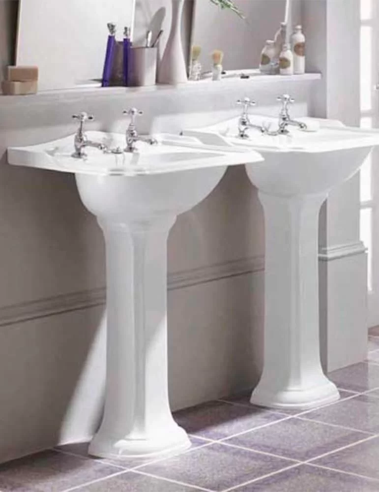 Lavabo colonne vintage en céramique Balasani, de Gentry Home