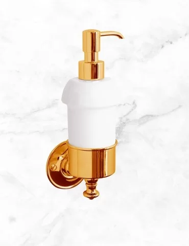 Distributeur savon Kent en céramique et laiton, de Gentry Home. 2