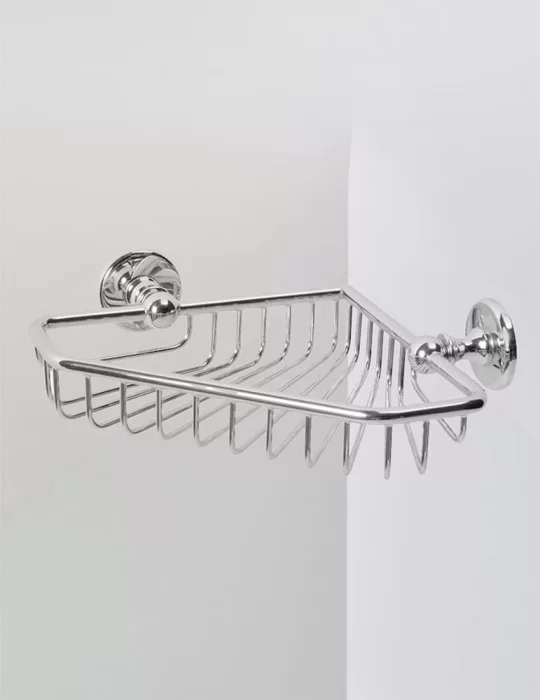 Panier de douche d'angle en laiton massif Queen, de Gentry Home. Panier de douche d'angle en laiton massif Queen, de Gentry Home.