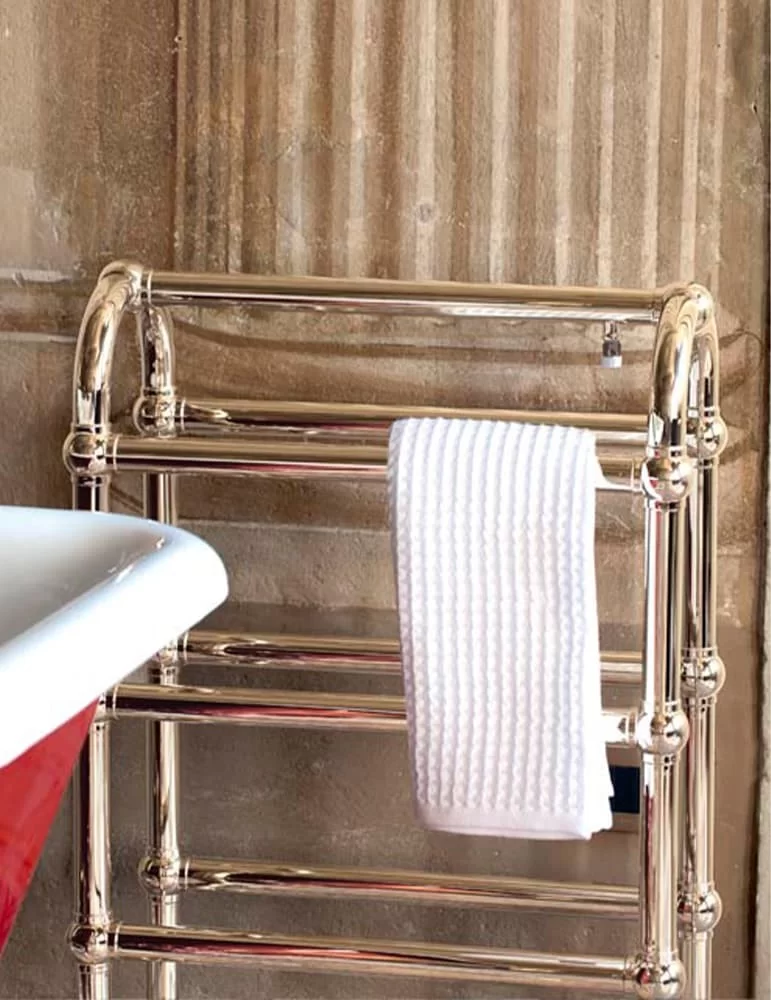 Radiateur Park Lane en laiton massif, de Gentry Home. Installation sol