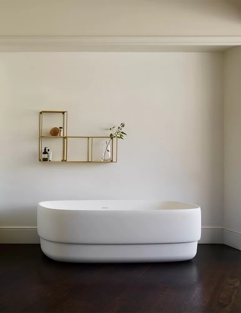Baignoire îlot Ribbon de Sebastian Herkner, Ex.t Design