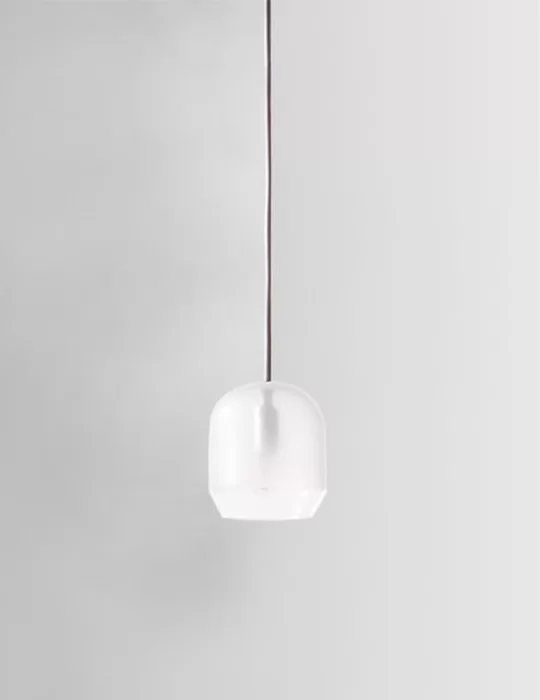 Suspension design pour salle de bain Fuse, céramique