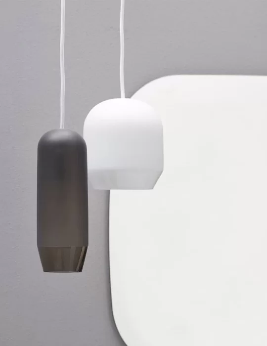 Suspension design pour salle de bain Fuse, céramique