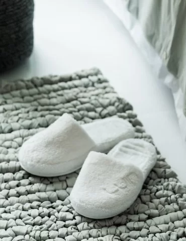 Chaussons éponge Cosy Slippers, de Luin Living 2