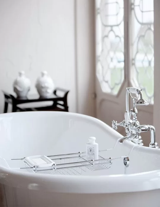 Baignoire vintage acrylique Georgian, de Gentry Home