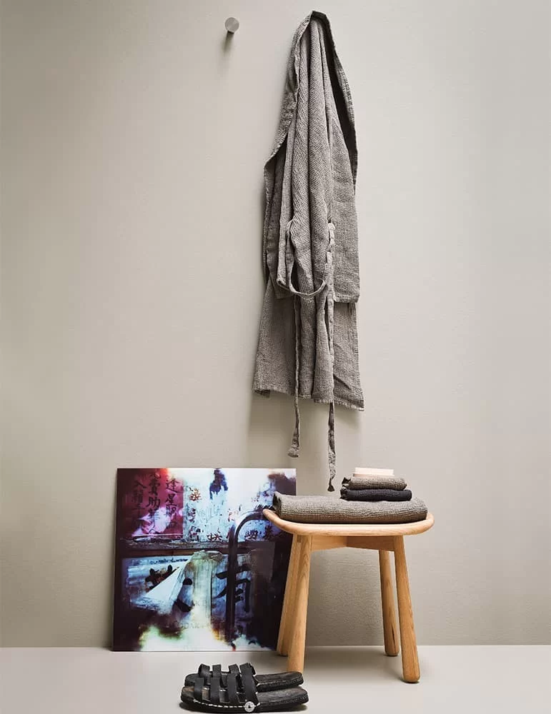 Banc de salle de bain en frêne massif Fonte, de Rexa Design Banc de salle de bain en frêne massif Fonte, de Rexa Design