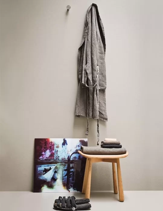 Banc de salle de bain en frêne massif Fonte, de Rexa Design Banc de salle de bain en frêne massif Fonte, de Rexa Design