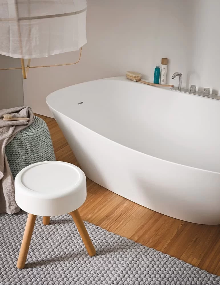 Tabouret de salle de bain en frêne massif Fonte, de Rexa Design