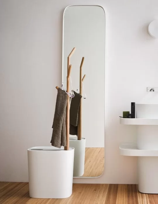 Panier à linge en Corian® avec porte-peignoir Fonte, de Rexa Design
