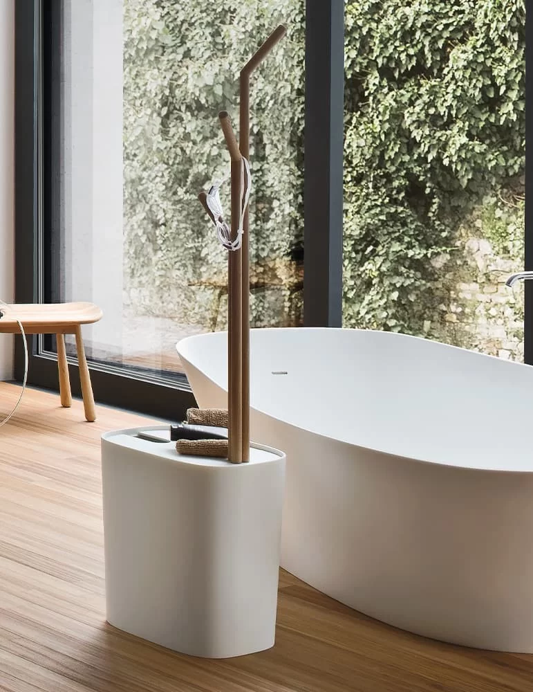 Panier à linge en Corian® avec porte-peignoir Fonte, de Rexa Design