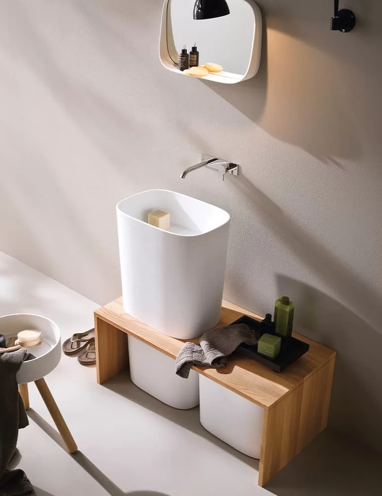 Banc linéaire de salle de bain en frêne massif Fonte, de Rexa Design