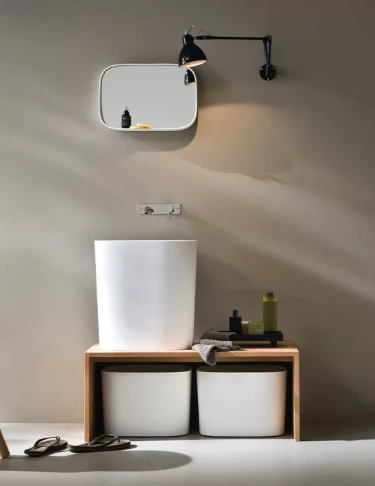 Banc linéaire de salle de bain en frêne massif Fonte, de Rexa Design
