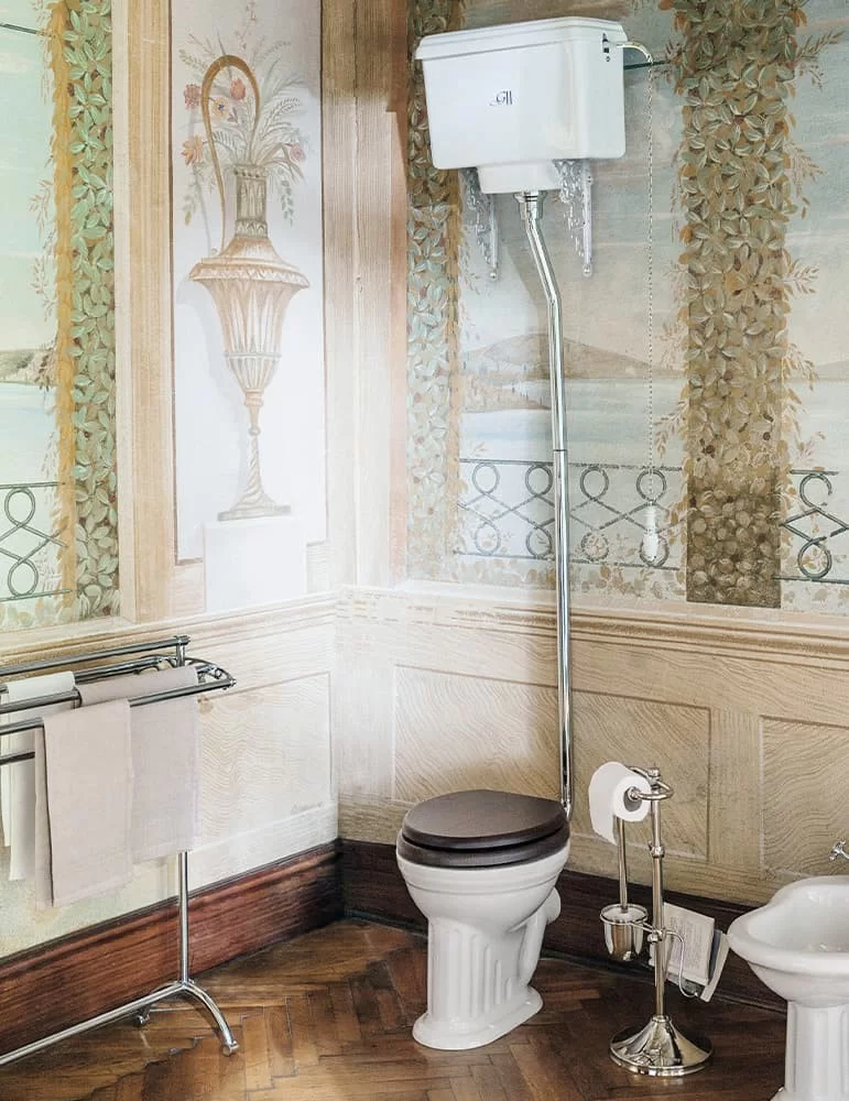 WC vintage avec réservoir haut Belgravia, de Gentry Home WC vintage avec réservoir haut Belgravia, de Gentry Home