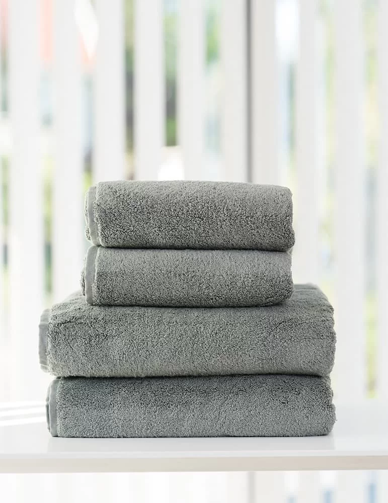 Drap de bain 100x150 cm gris foncé de Luin Living