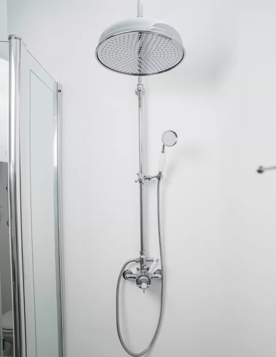 Colonne de douche thermostatique New Royal, de Gentry Home Colonne de douche thermostatique New Royal, de Gentry Home