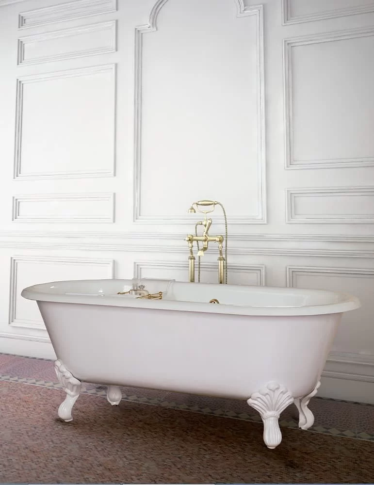Baignoire îlot en fonte Violet, de Gentry Home. Pieds blancs.