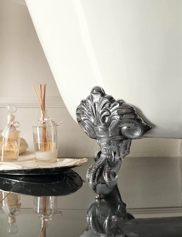 Baignoire îlot en fonte Violet, de Gentry Home.