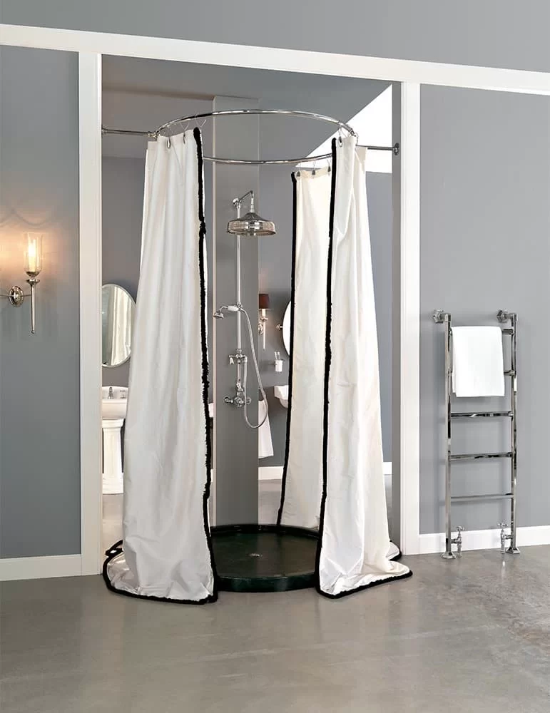 Porte-rideau de douche spécial baignoire mural, de Gentry Home.