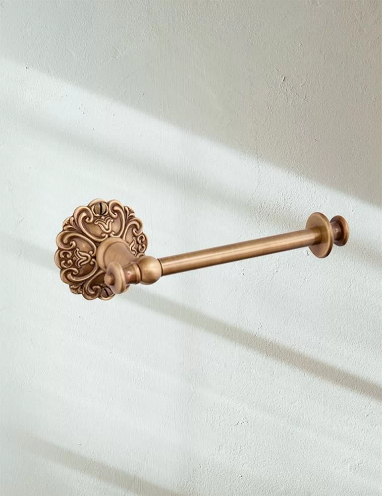 Porte-rouleau Ivy, de Gentry Home. Porte-rouleau Ivy, de Gentry Home.