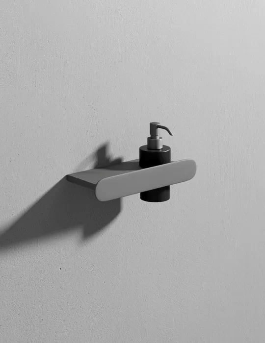 Distributeur savon mural avec tablette Moon, de Rexa Design Distributeur savon mural avec tablette Moon, de Rexa Design