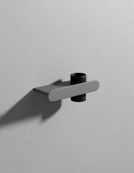 Gobelet mural avec tablette Moon, de Rexa Design Gobelet mural avec tablette Moon, de Rexa Design