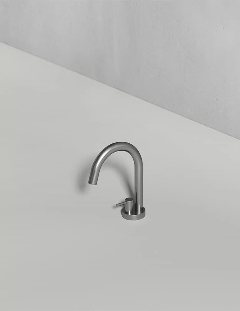 Robinet à eau froide à poser pour lavabo VIRGOLA, de Rexa Design Robinet à eau froide à poser pour lavabo VIRGOLA, de Rexa Design