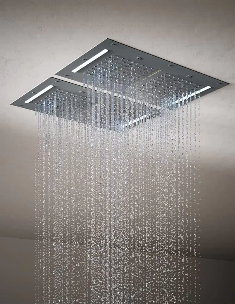 Plafond de douche ciel pluie, cascade, brumisateurs et chromothérapie.