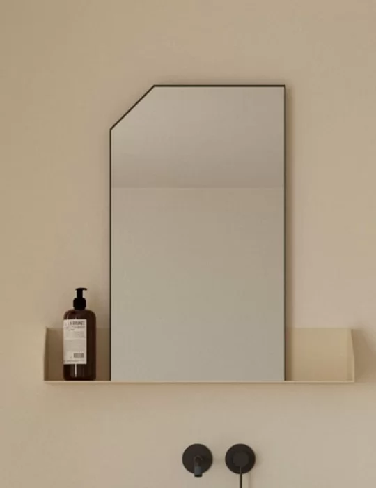 Miroir avec étagère Swing, de Ex-t Design Miroir avec étagère Swing, de Ex-t Design