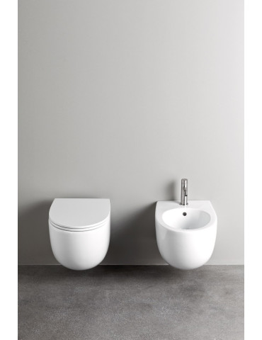 WC suspendu About en céramique, de Rexa Design
